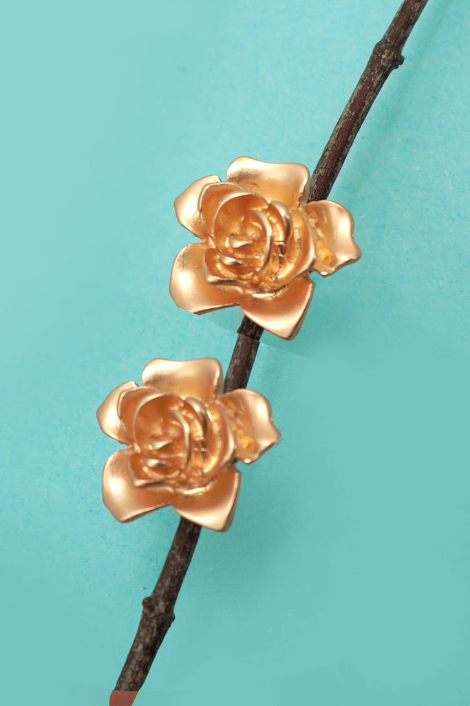 MATTE GOLD FLOWER STUD EARRINGS | 80E61095