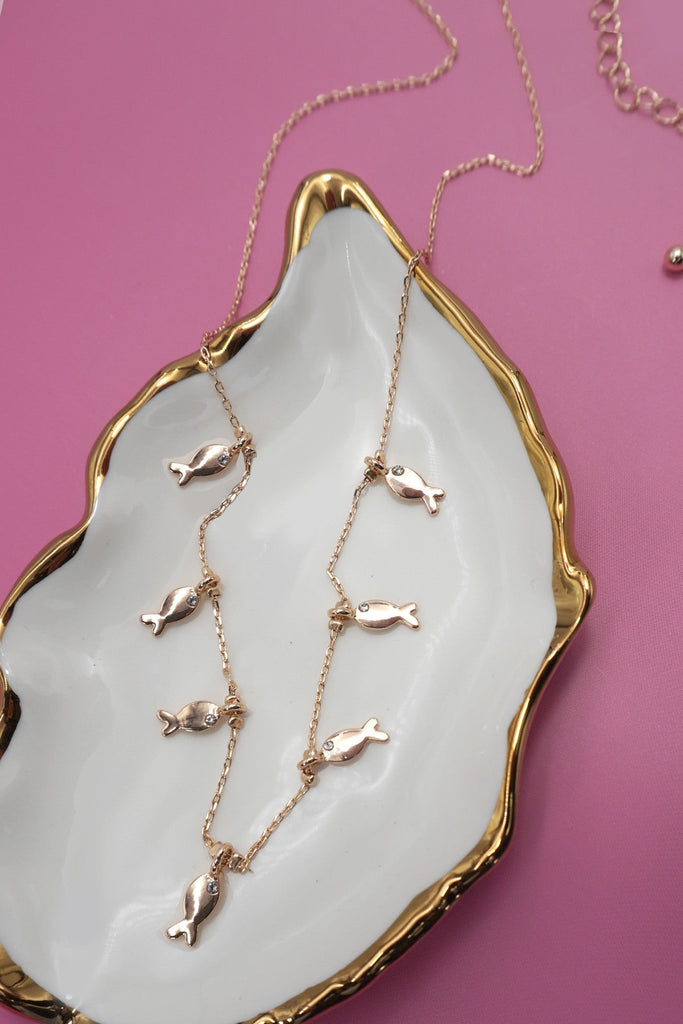 Delicate fish charm pendant stationed fine chain | 80N92153