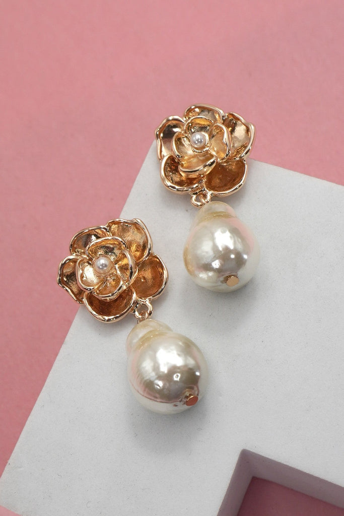 VINTAGE GOLD FLOWER DROP PEARL ACCENT EARRINGS | 80E61151