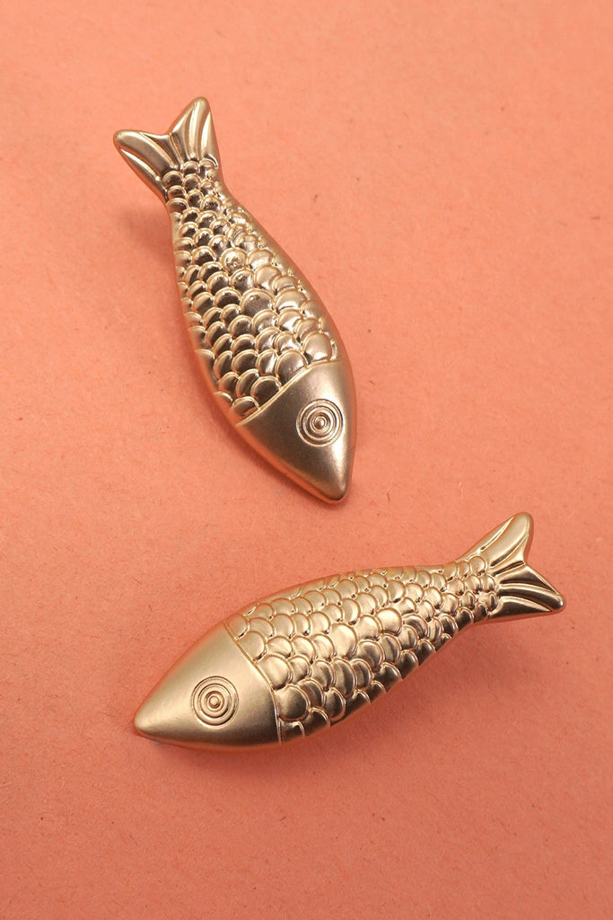 MATTE GOLD FISH STUD EARRINGS | 80E62240
