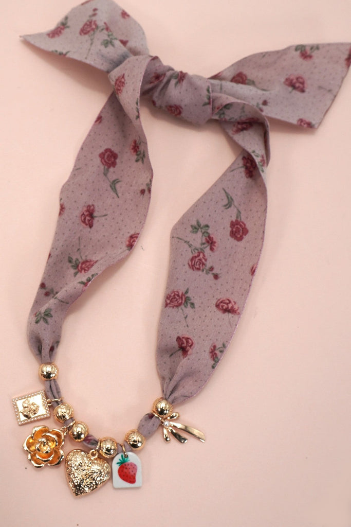 SCARF CHARM NECKLACE-FLOWER STRAWBERRY HEART BOW | 80N92366
