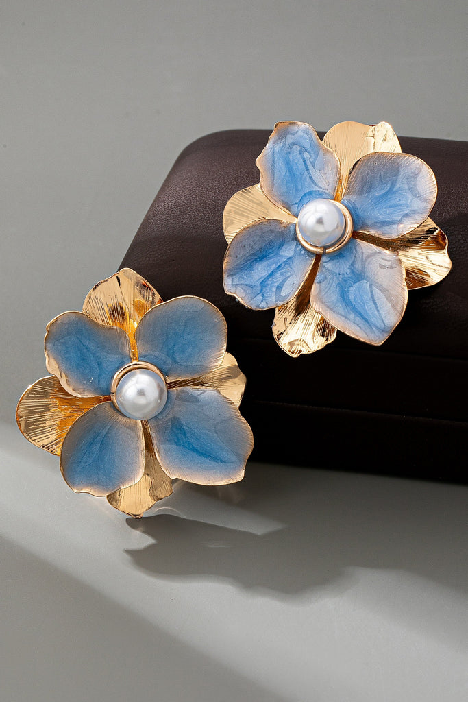 BOLD STATEMENT FLOWER PEARL STUD EARRINGS | 80E61388