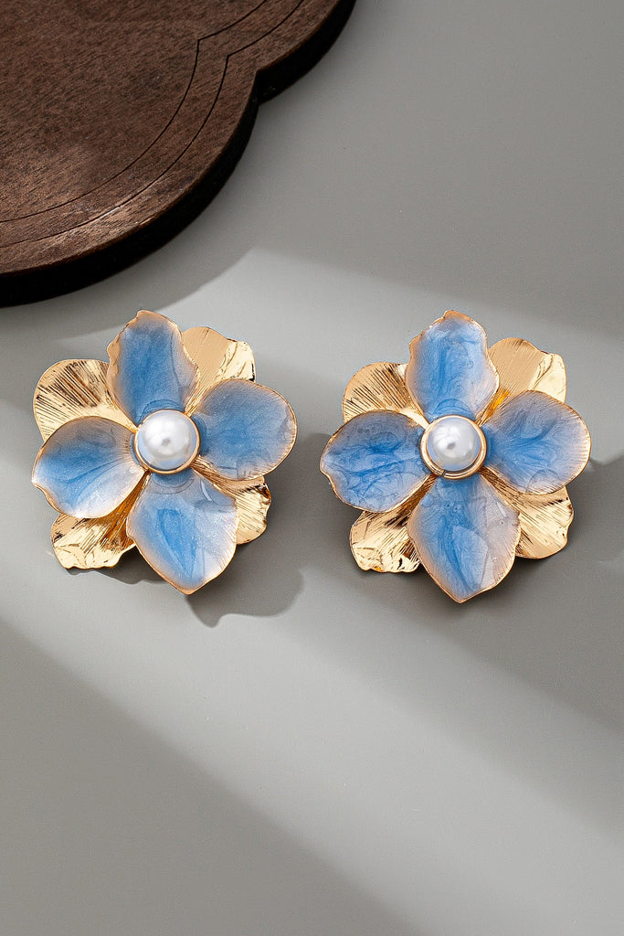 BOLD STATEMENT FLOWER PEARL STUD EARRINGS | 80E61388