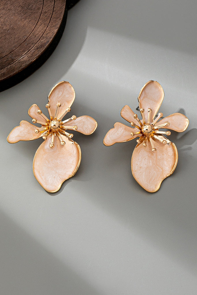 BOLD STATEMENT EPOXY FLOWER GOLD STUD EARRINGS | 80E61390
