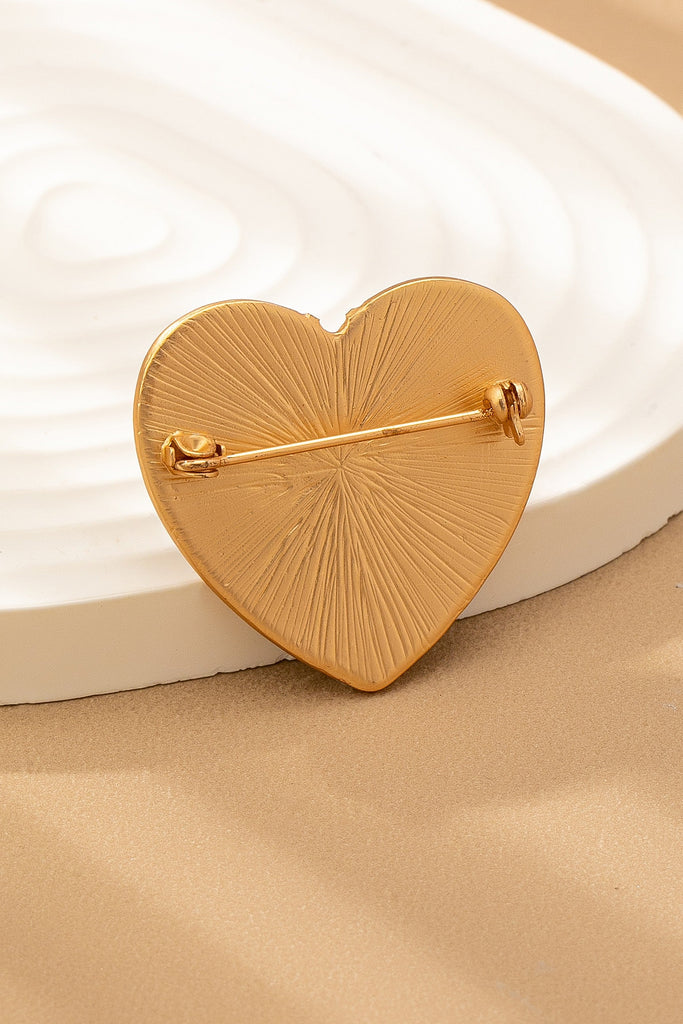 VINTAGE HEART RIBBON EPOXY GOLD BROOCH PIN | 80BC053