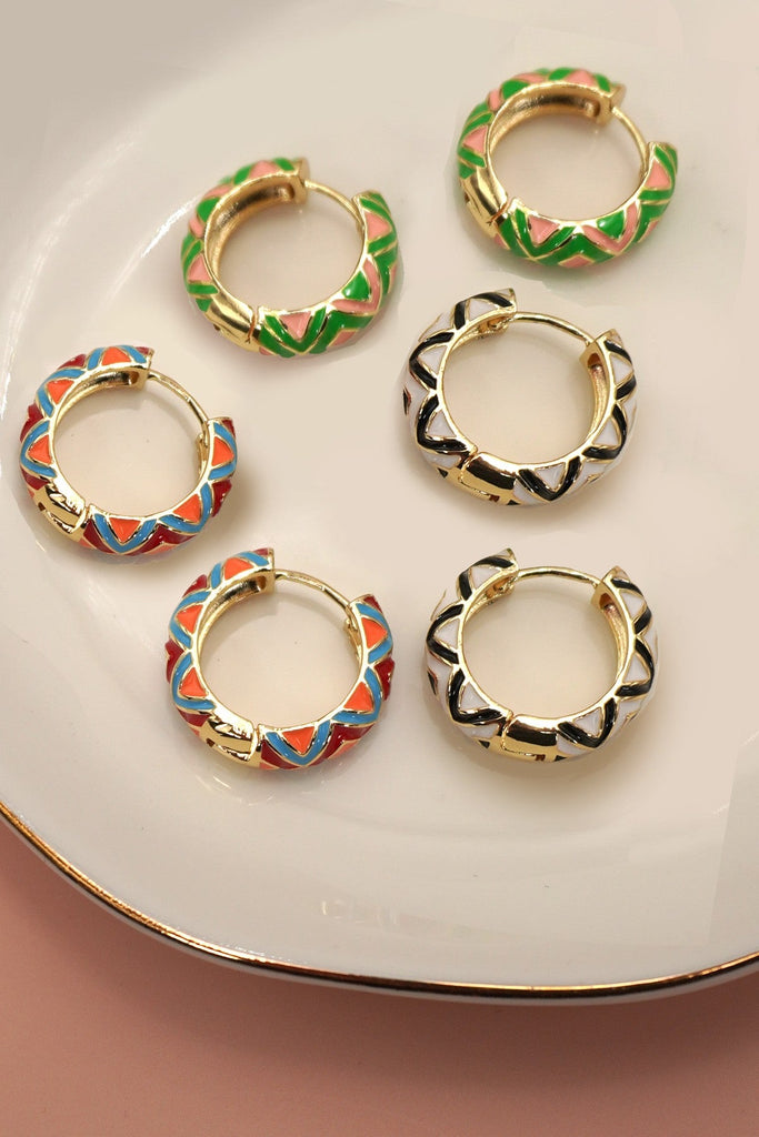 VINTAGE CLOISONNE AZTEC HUGGIE HOOP EARRINGS | 40E429