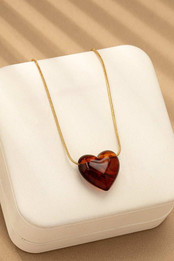 TORTOISE HEART CHARM PENDANT NECKLACE | 80N92602