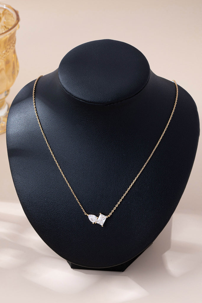 Teardrop Rectangle Crystal Pendant Necklace | 80N92666