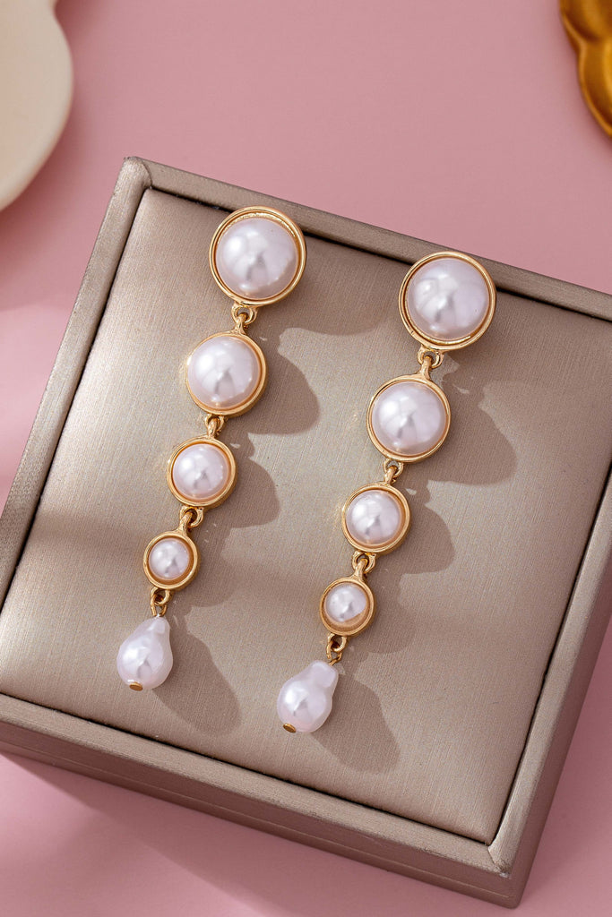 Linear Gradual Pearl Drop Earring | 80E61764