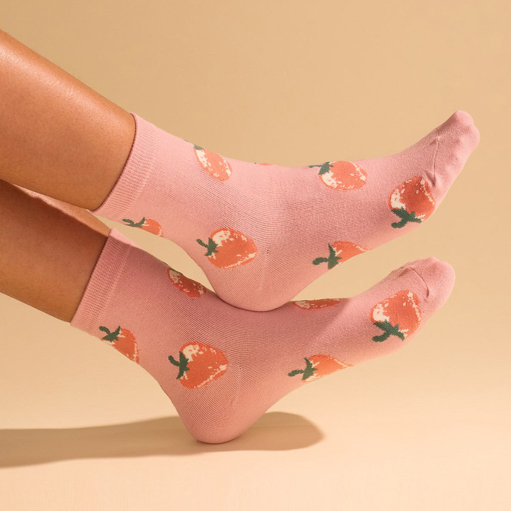 Strawberry-Theme Crew Sock | 40S02086