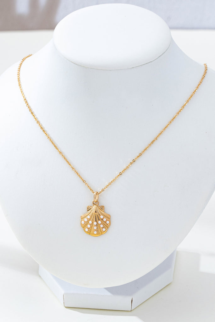 Pearl-Accented Shell Pendant Necklace | 80N92915