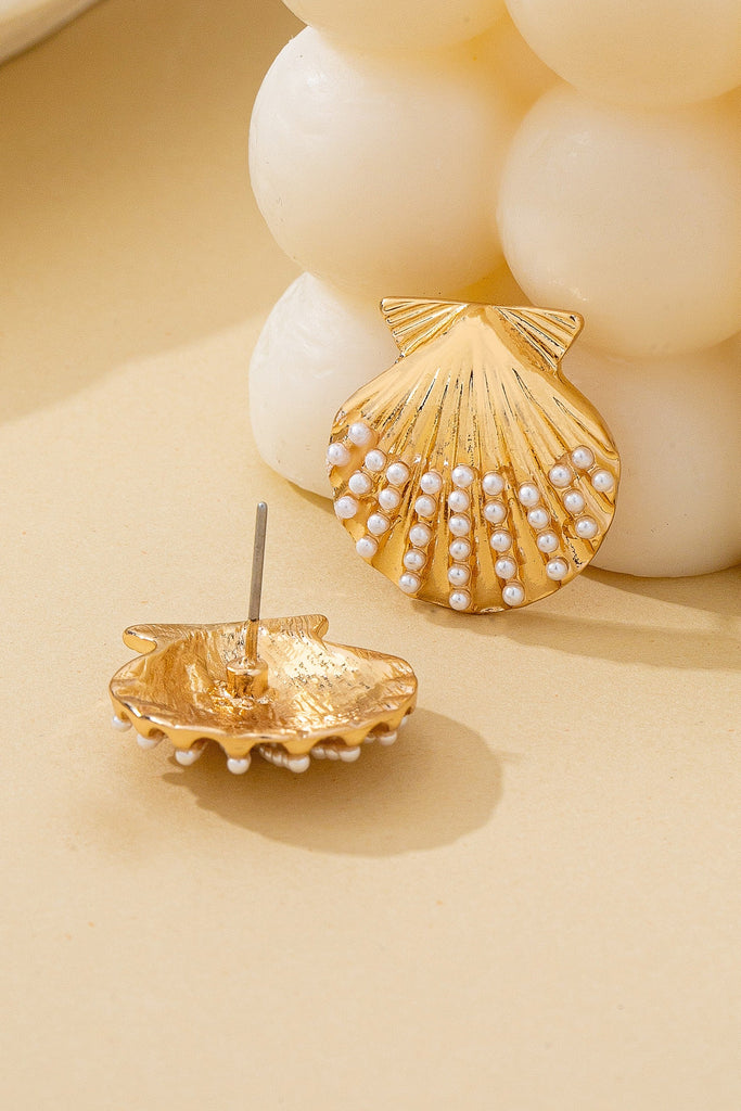 Scalloped Shell Pearl Stud Earrings | 80E62126