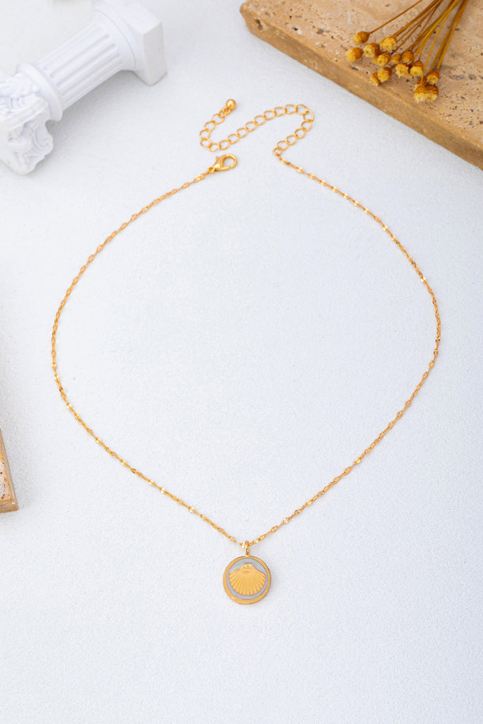 Gold Seashell MOP Medallion Necklace | 80N93074