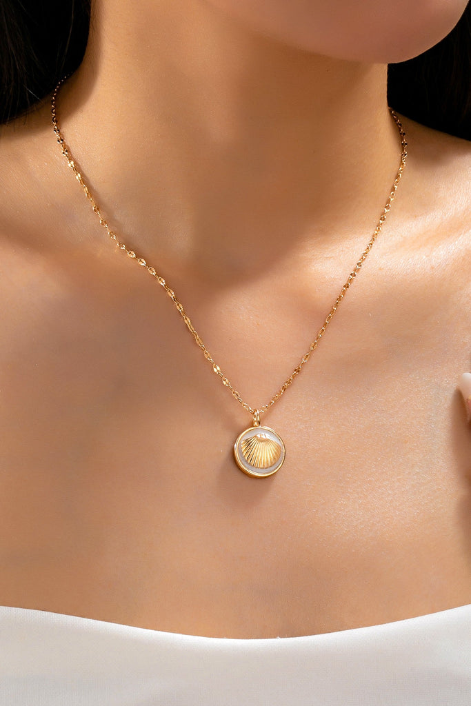 Gold Seashell MOP Medallion Necklace | 80N93074