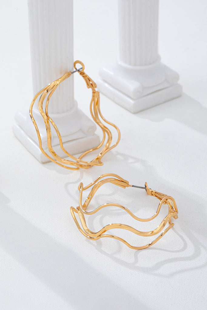 Textured Wavy Gold Hoop Earrings | 80E62228