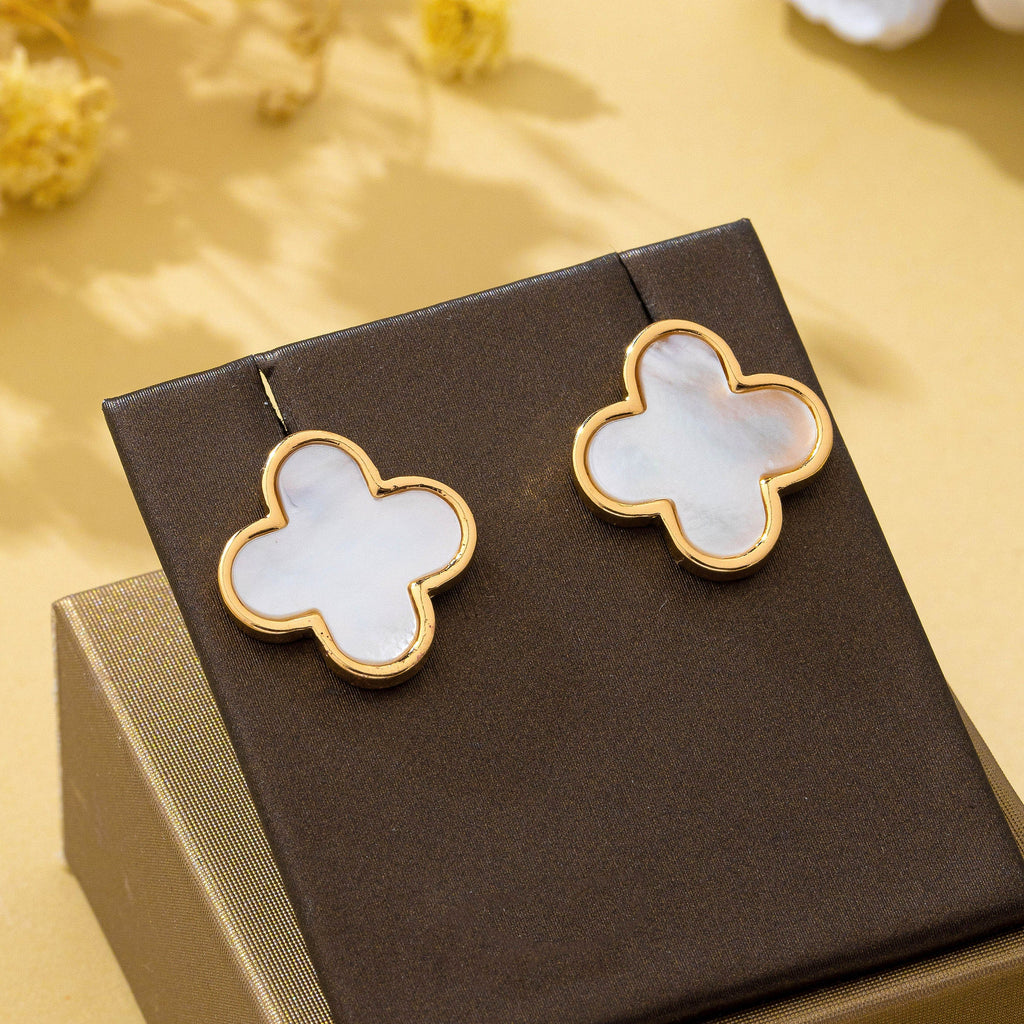 Mother of Pearl Clover Stud Earrings | 80E62351