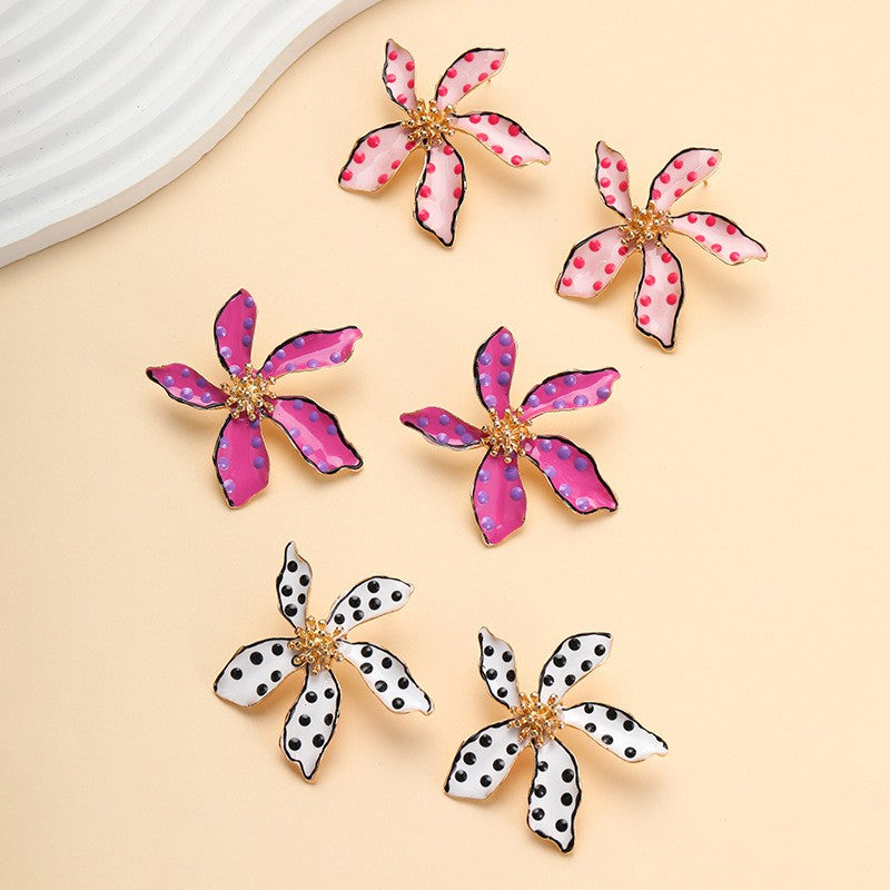 LARGE POLKA DOT FLOWER STUD EARRINGS | 40E523