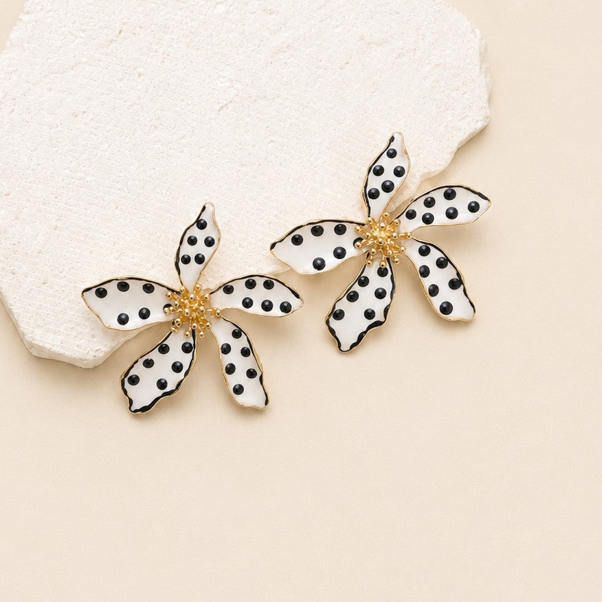 LARGE POLKA DOT FLOWER STUD EARRINGS | 40E523