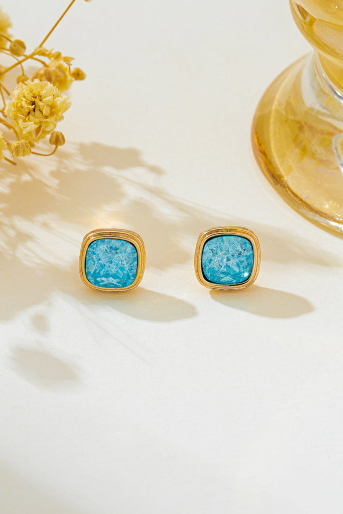 Cushion-Cut Aqua Fuchsia Shimmer Stud Earring | 80E62710