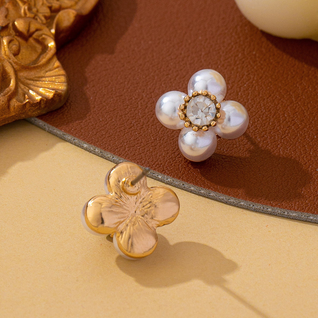 Pearl Flower Crystal Stud Earrings | 80E63058