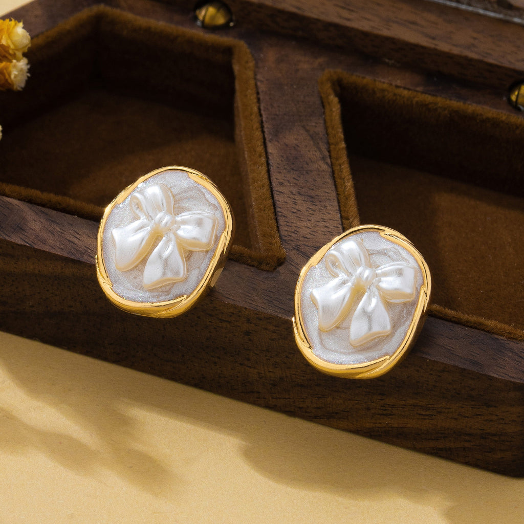 Vintage Pearlized Bow Button Stud Earrings | 80E63089