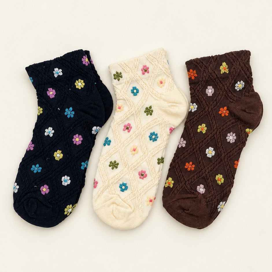 MULTI FLORAL EMBROIDERY TEXTURED ANKLE SOCKS | 40S02096