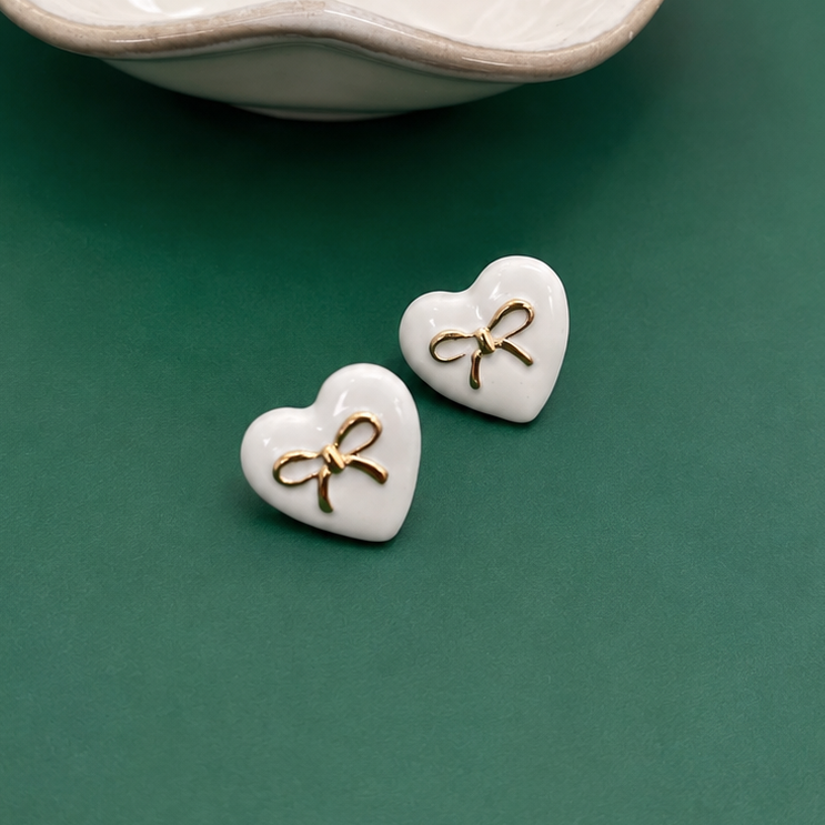HEART BOW EPOXY STUD EARRINGS | 80E6125