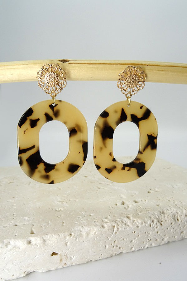 A tortoise statment earring   | 470312613