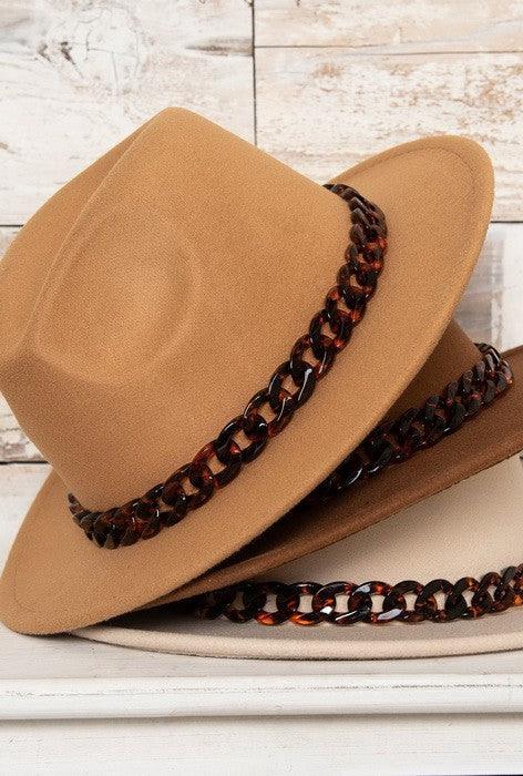 CLASSIC FEDORA HAT WITH TORTOISE CHAIN | 40HW215