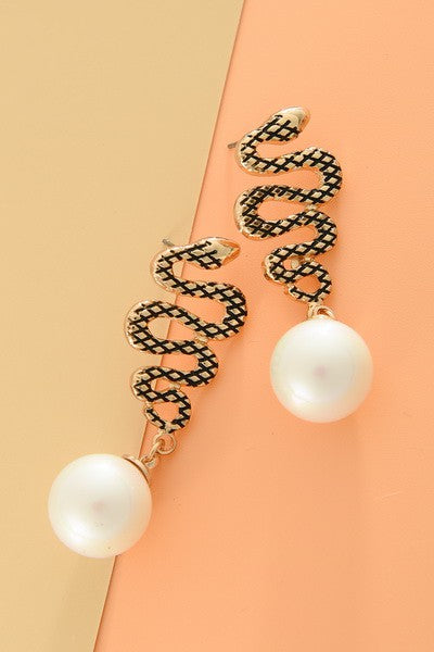 SNAKE DROP PEARL EARRINGS | 31E23054