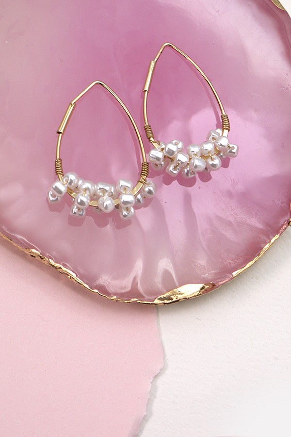 TEARDROP WIRE PEARL CLUSTER HOOP EARRINGS | 10E2110949