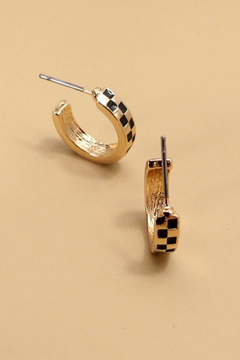 MINI CHECKER HOOP HUGGIE EARRINGS | 31E24864