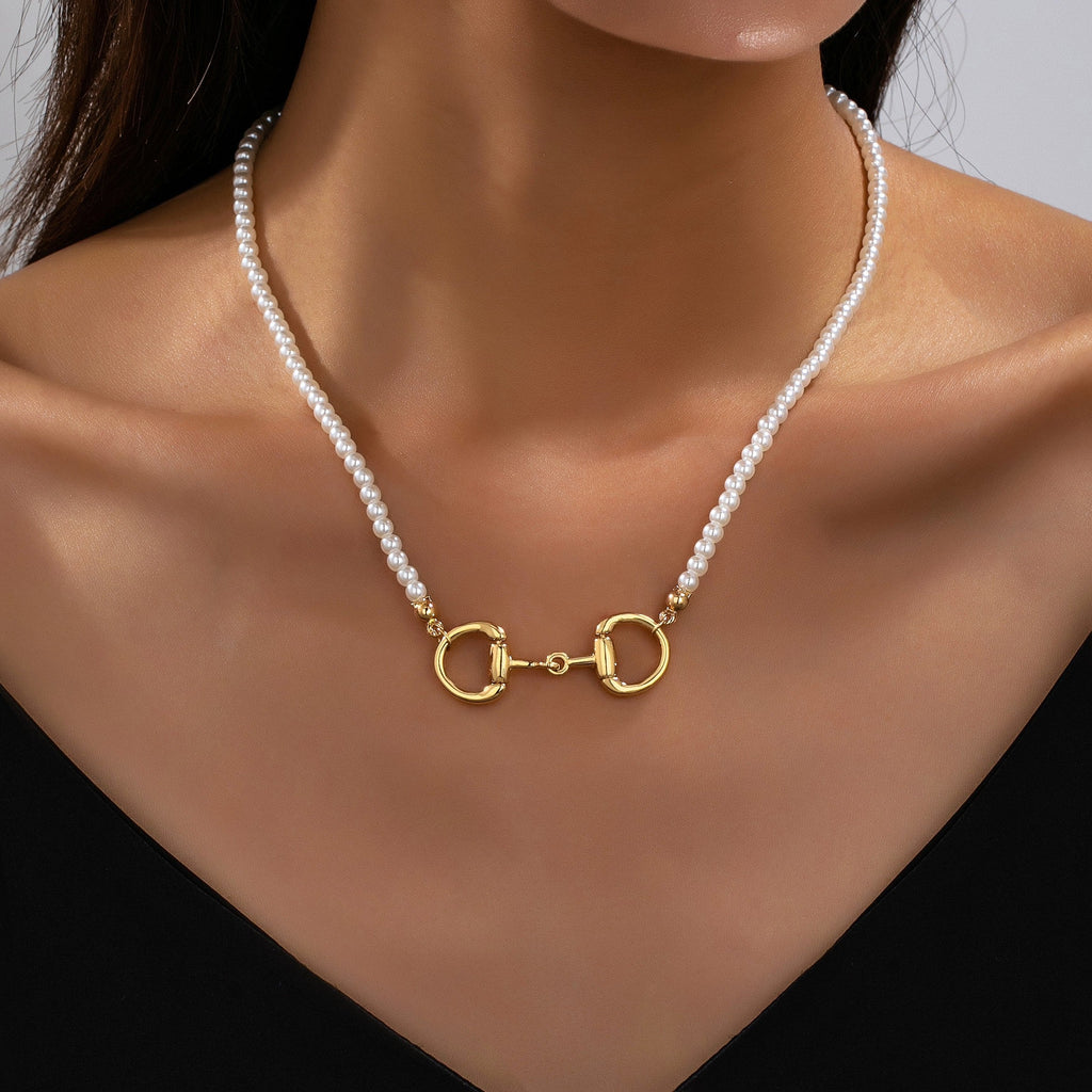 Horsebit Centerpiece Faux Pearl Strand Necklace | 80N95007