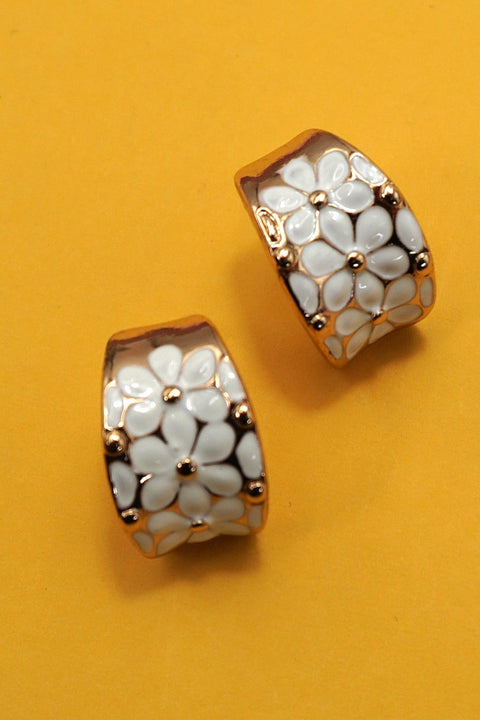 WHITE EPOXY FLOWER HOOP EARRINGS | 80E6942