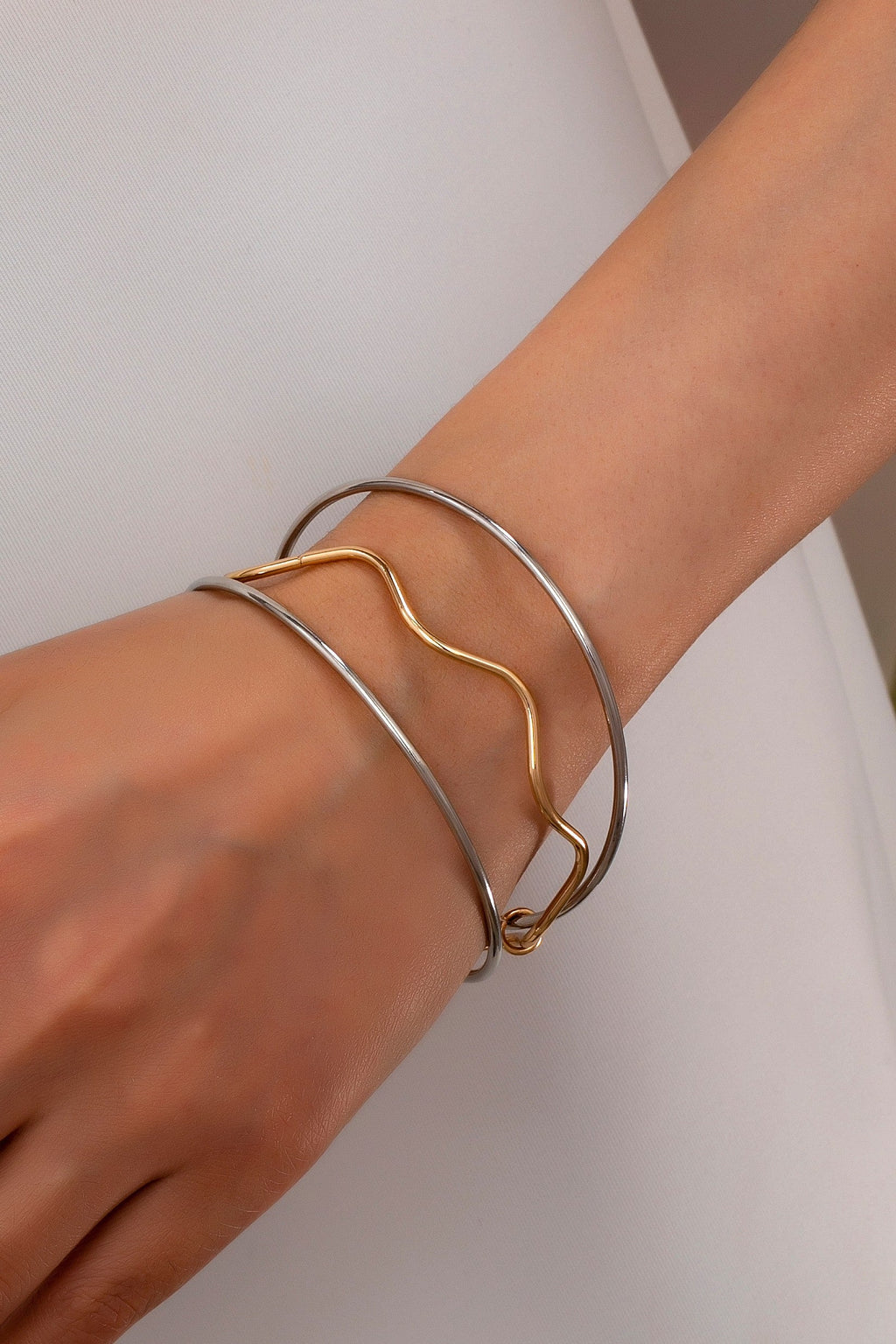 Mixed metal wavy and smooth bangle duo Bracelet | 80B1609