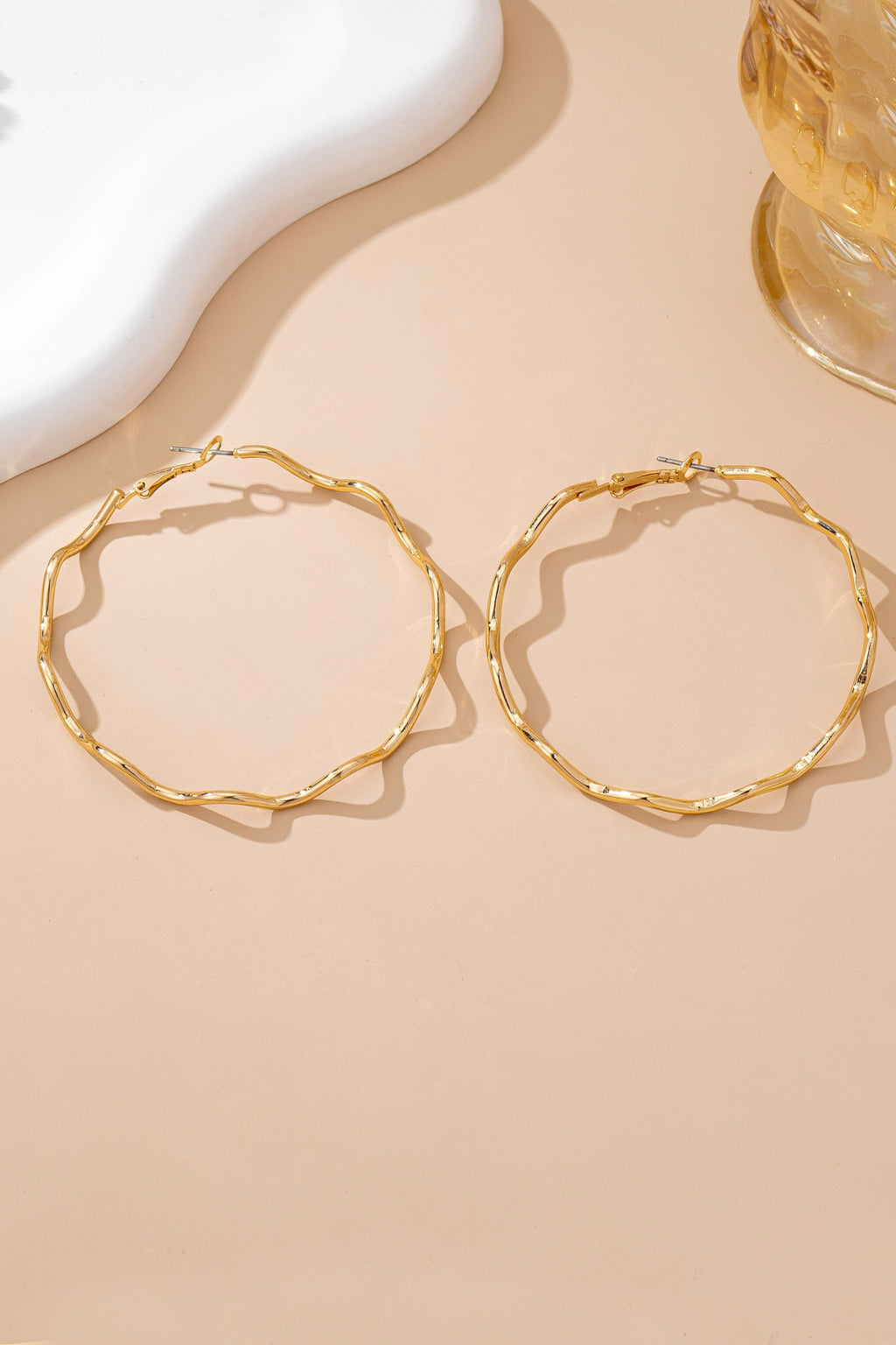 Oversized Hammered Gold Wavy Hoop Earrings | 80E61830