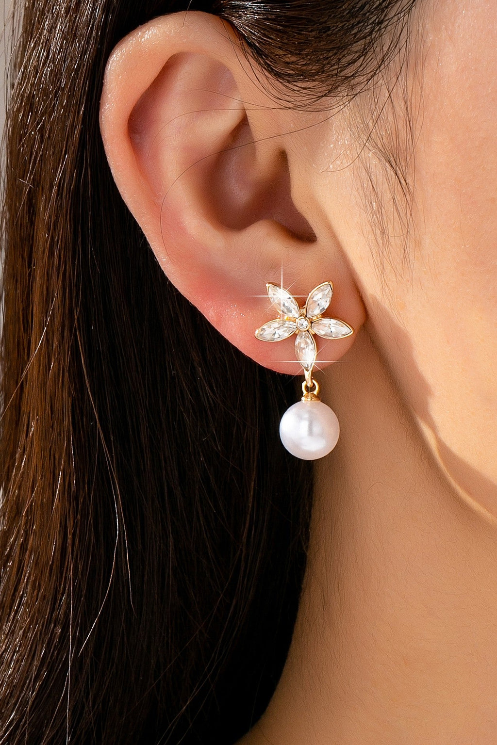 Glass Crystal Star-Flower & Round Pearl Earrings | 80E62000