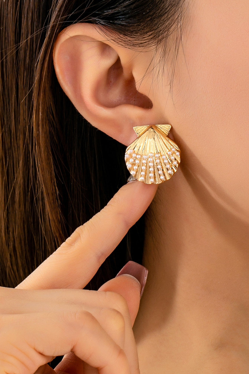Scalloped Shell Pearl Stud Earrings | 80E62126