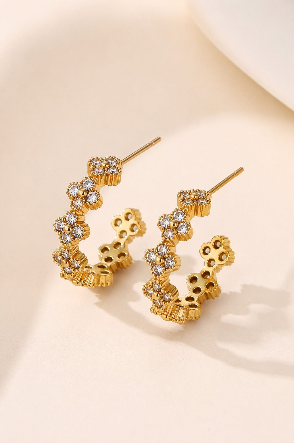 Floral Clover Rhinestone Semi-Hoop Earrings | 40E515