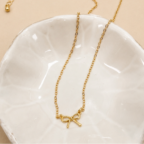 MINI GOLD BOW CHARM NECKLACE | 80N346
