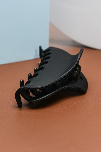 MATTE OVERSIZED CURVED HAIR CLAW CLIPS | 40H435
