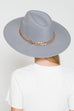 A VINTAGE PLAIN FEDORA HAT WITH GOLD CHAIN | 40HW013